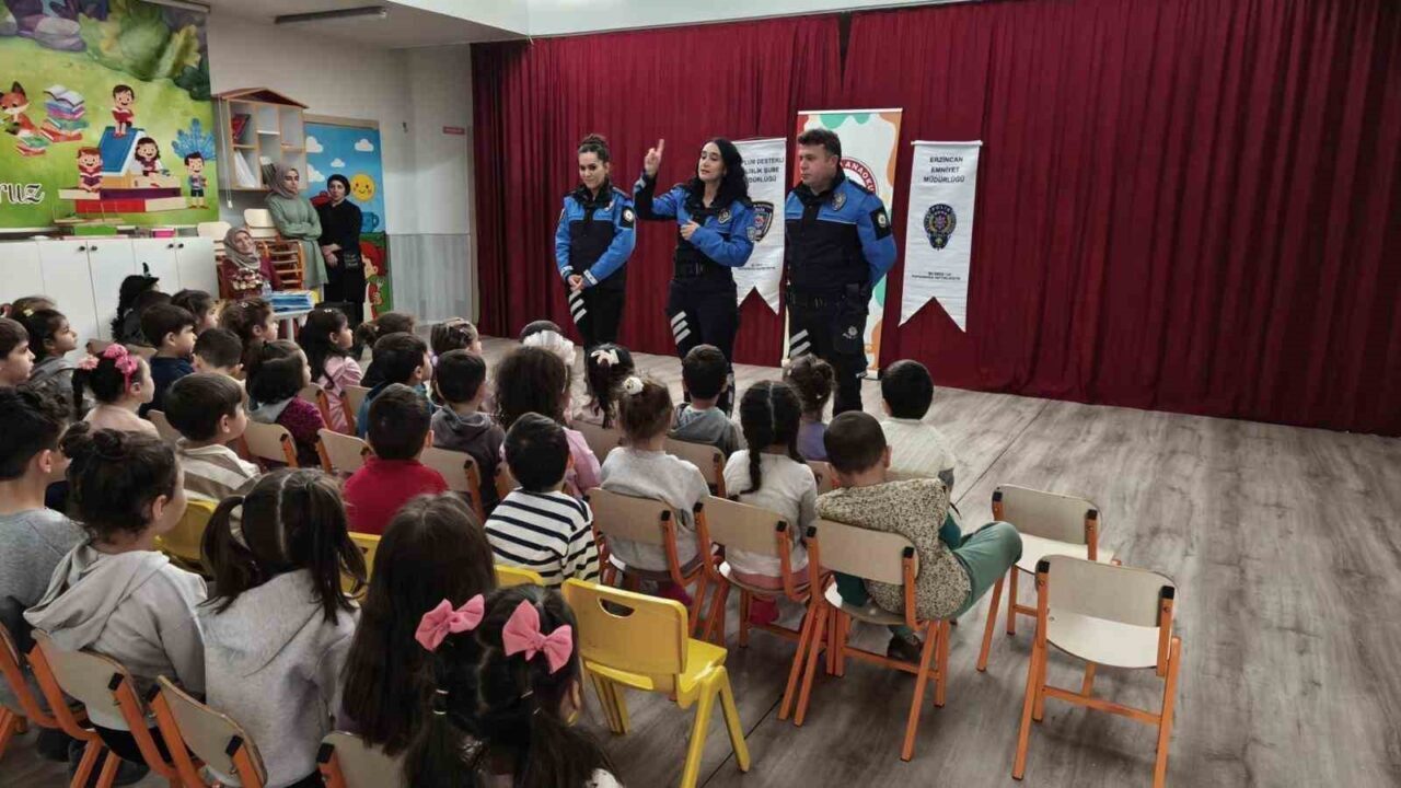 Erzincan’da Emniyet Ekiplerinden Öğrencilere Güvenlik Eğitimi Verildi