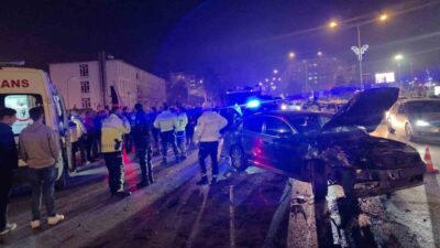 Erzurum'un Yakutiye ilçesinde, polis kontrol noktasından kaçan S.D. yönetimindeki Tofaş,