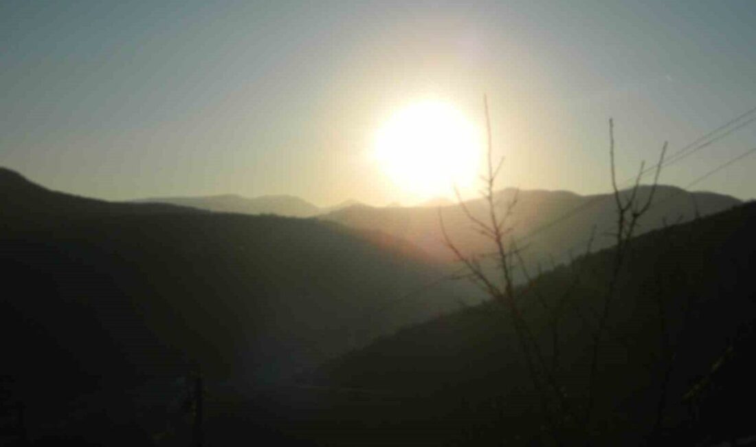 Posof’ta Kasım Ayında Yaz Havası Sürüyor, Kış Gelmedi! Ardahan'ın Posof ilçesinde Kasım sonu gelirken bahar havası etkili oldu.