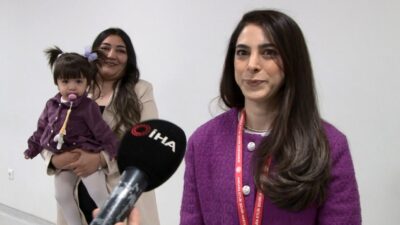 Yenidoğan Uzmanı Doç. Dr. Seda Kunt ve prematüre bebek İnci