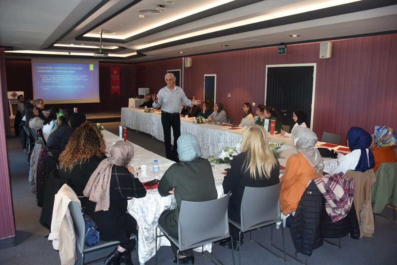 Hayat Hastanesi, sağlık çalışanlarının gelişimi için eğitim programlarına devam ediyor.