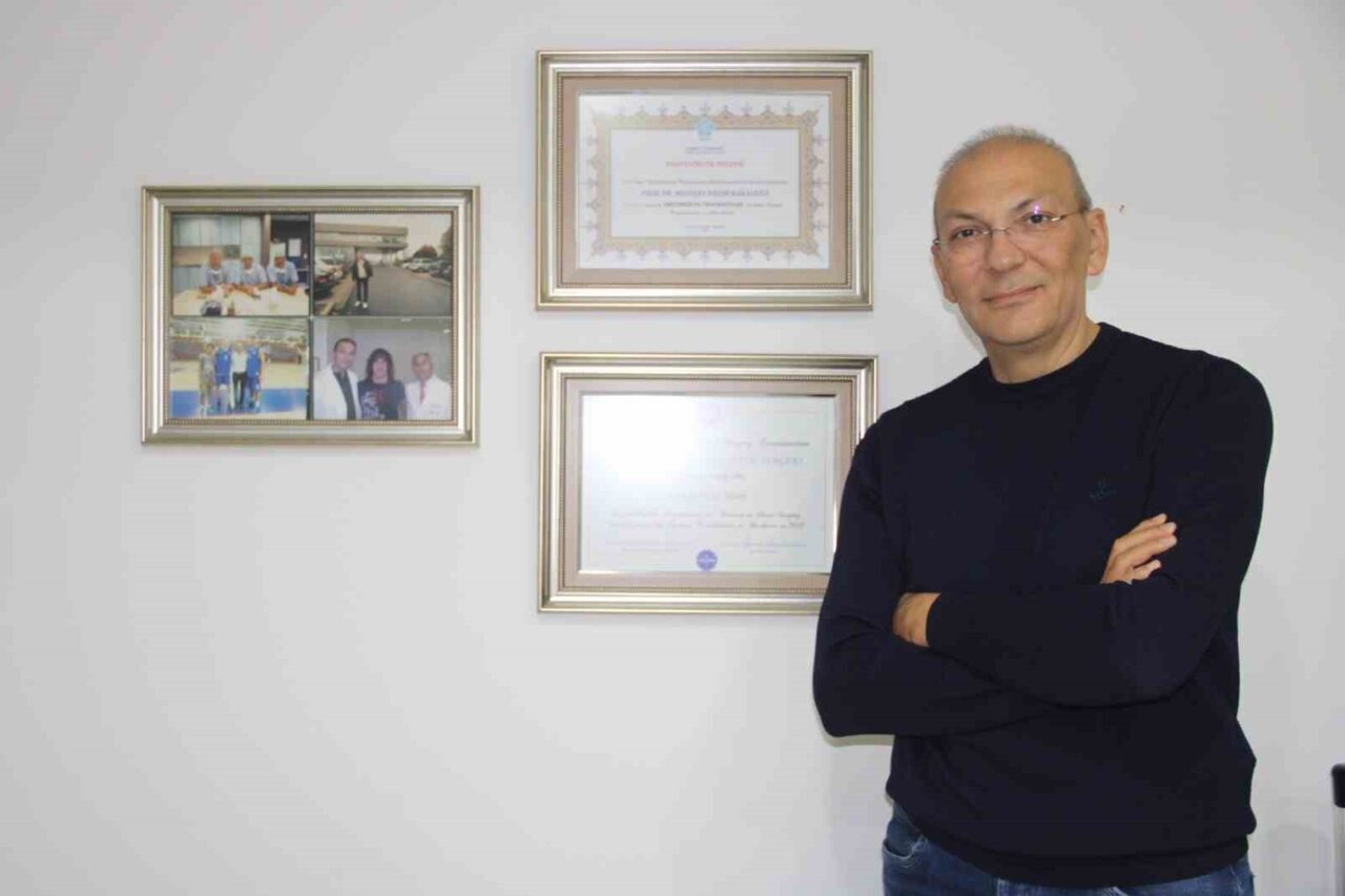 El ve Mikrocerrahi uzmanı Prof. Dr. Mustafa Nazım Karalezli, el