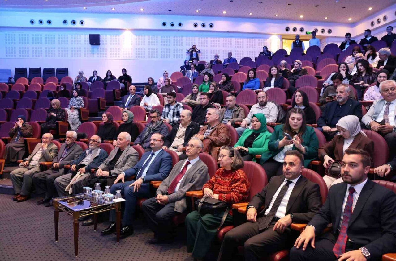 Orhan Okay'ı anmak amacıyla Atatürk Üniversitesi'nde gösterilen "Dile Emek Verenler: