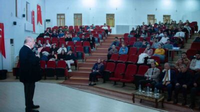 Erzincan Binali Yıldırım Üniversitesi Tıp Fakültesi'nin düzenlediği konferansta, Prof. Dr.