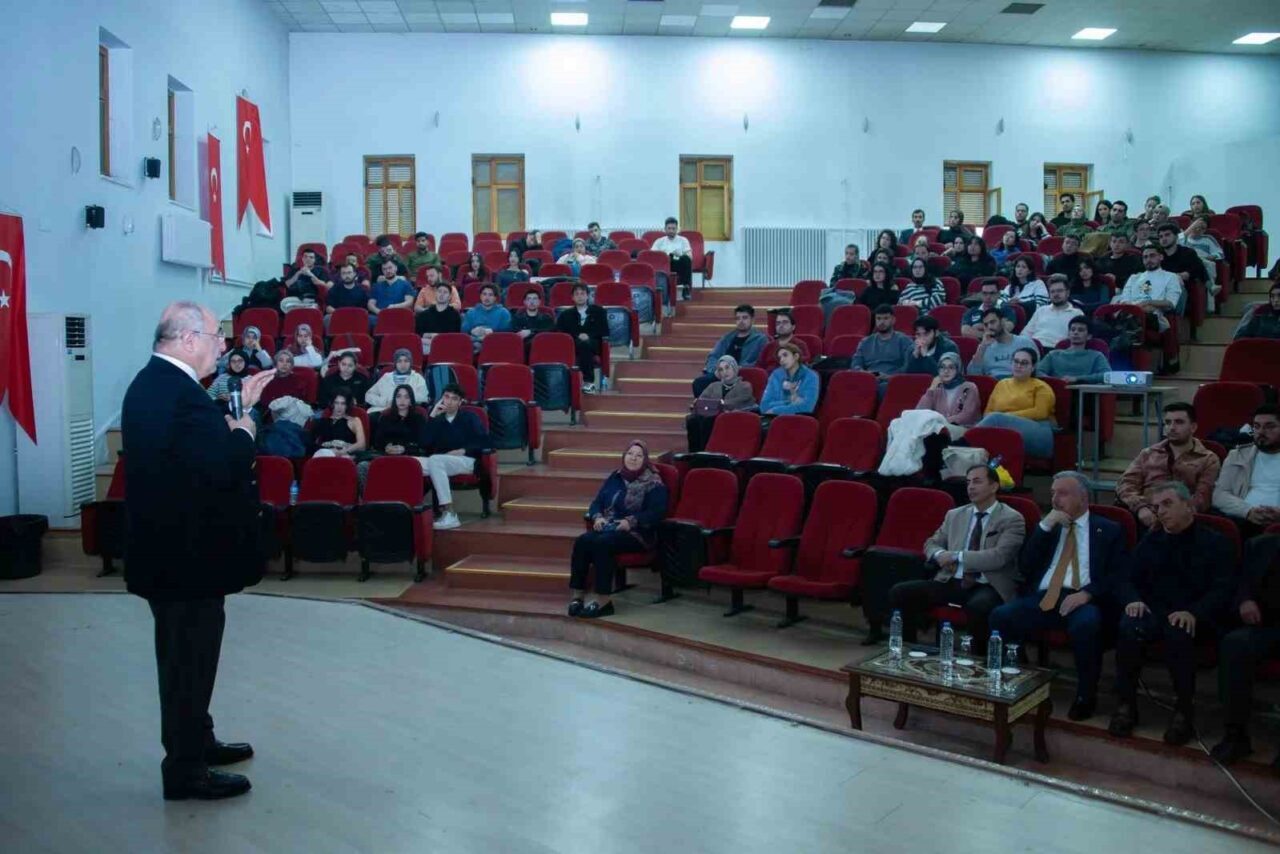 Erzincan Binali Yıldırım Üniversitesi Tıp Fakültesi'nin düzenlediği konferansta, Prof. Dr.