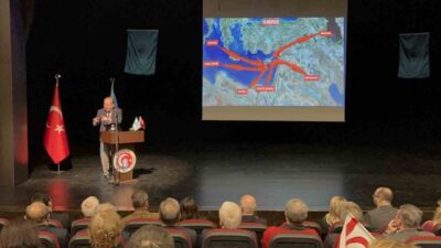 Çanakkale'de gerçekleşen "Mavi Vatan Bağlamında Kıbrıs’ın Jeopolitik Önemi" adlı söyleşide