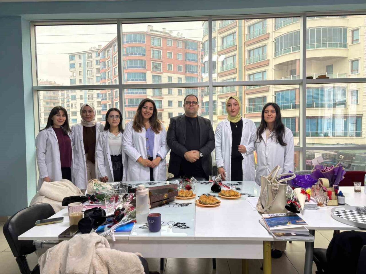 Pursaklar Belediyesi, 24 Kasım Öğretmenler Günü kapsamında ilçedeki öğretmenlere baklava