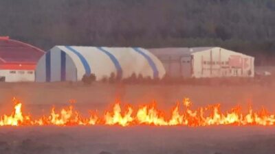 Ardahan’ın Çamlıçatak köyü yakınlarındaki Putka Sazlığı'nda çıkan yangın, itfaiye ekipleri