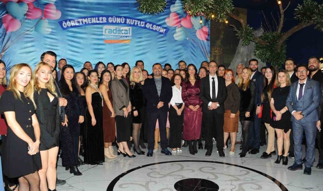 Radikal Eğitim Kurumları, Öğretmenler Günü’nü coşkuyla kutladı: 600 kişi bir araya geldi. Radikal Eğitim Kurumları, 24 Kasım Öğretmenler Günü kutlamasında 600 kişilik