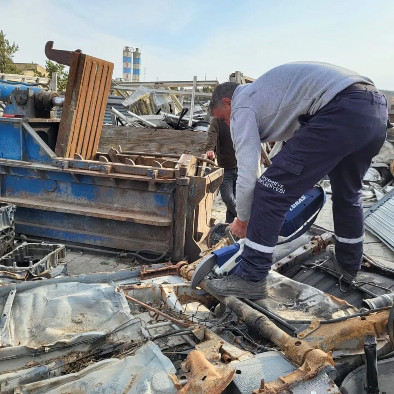 Erzincan'da, Refahiye Belediyesi İtfaiye Müdürlüğü'ne AFAD ekipleri tarafından "Trafik Kazalarına