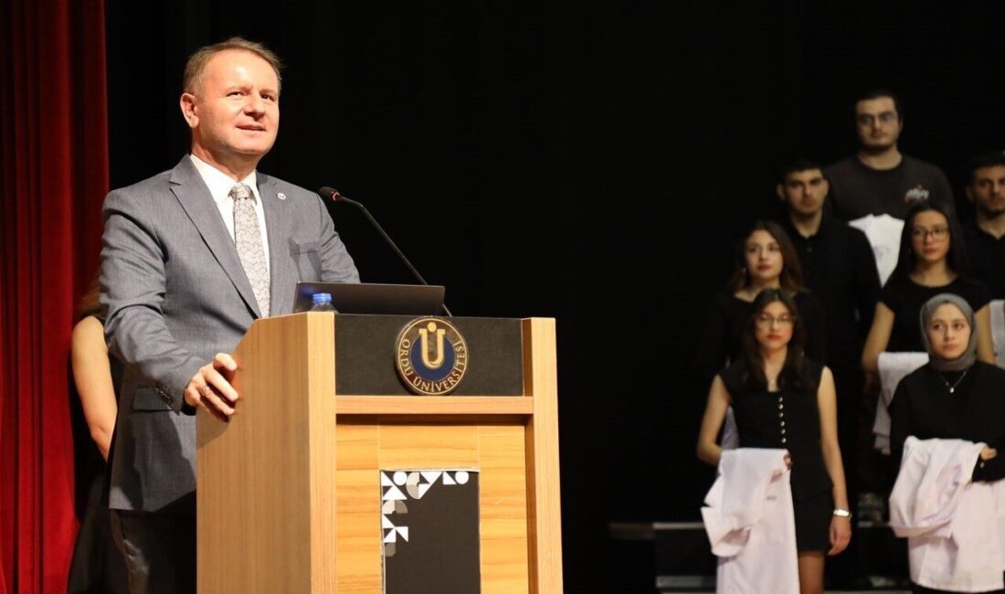 Ordu Üniversitesi’nde Diş Hekimliği Haftası Kapsamında Beyaz Önlük Töreni Gerçekleşti Ordu Üniversitesi'nde düzenlenen Diş Hekimliği Haftası etkinliğinde, fakülte rektörü Prof.