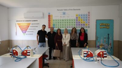 Antalya Anadolu Lisesi'ndeki laboratuvarlar, mezunların bağışlarıyla yenilendi. Rektör Prof. Dr.