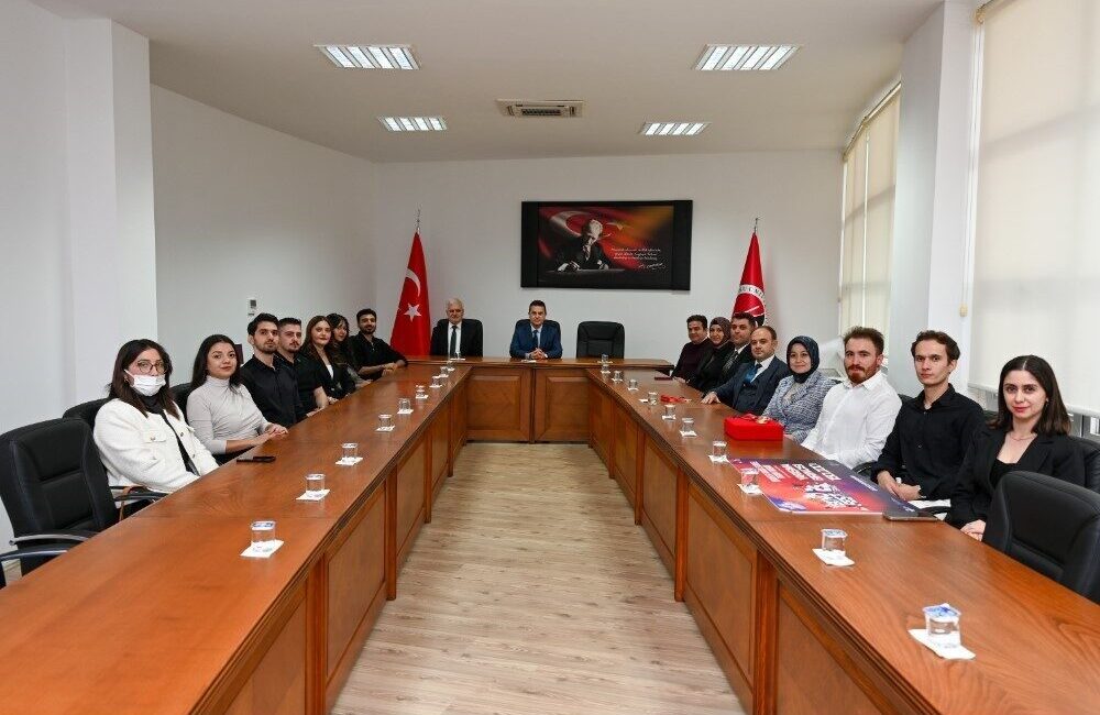 Kastamonu Üniversitesi Rektörü, Teknofest 2025 ve Türkiye 2053 Ar-Ge Yarışmalarında Başarı Elde Eden Öğrencilerle Buluştu Kastamonu Üniversitesi Rektörü Prof. Dr. Ahmet Hamdi Topal, Teknofest 2025