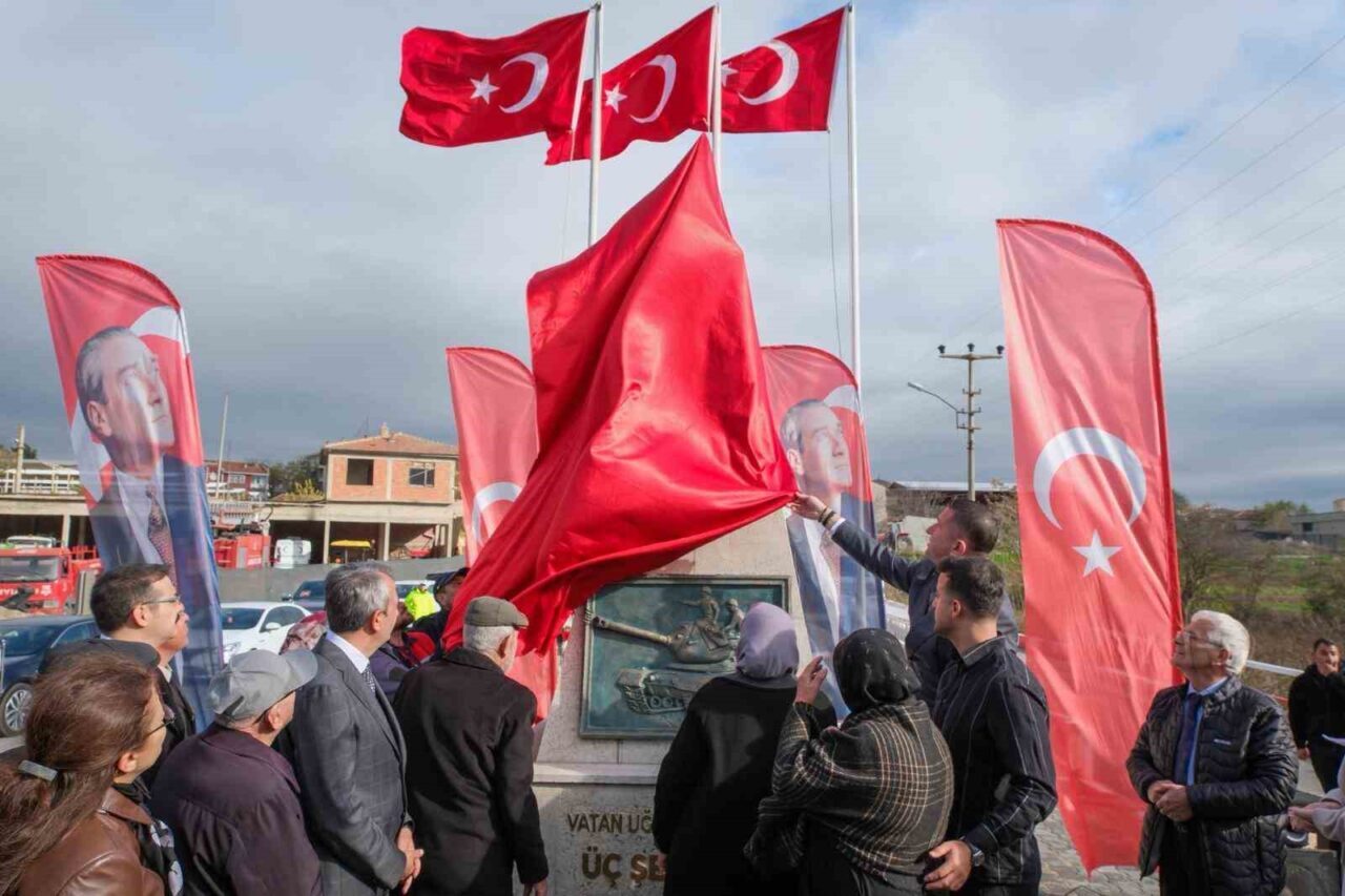 Edirne'nin Lalapaşa ilçesinde restore edilen Üç Şehitler Anıtı, 1982'deki kazada