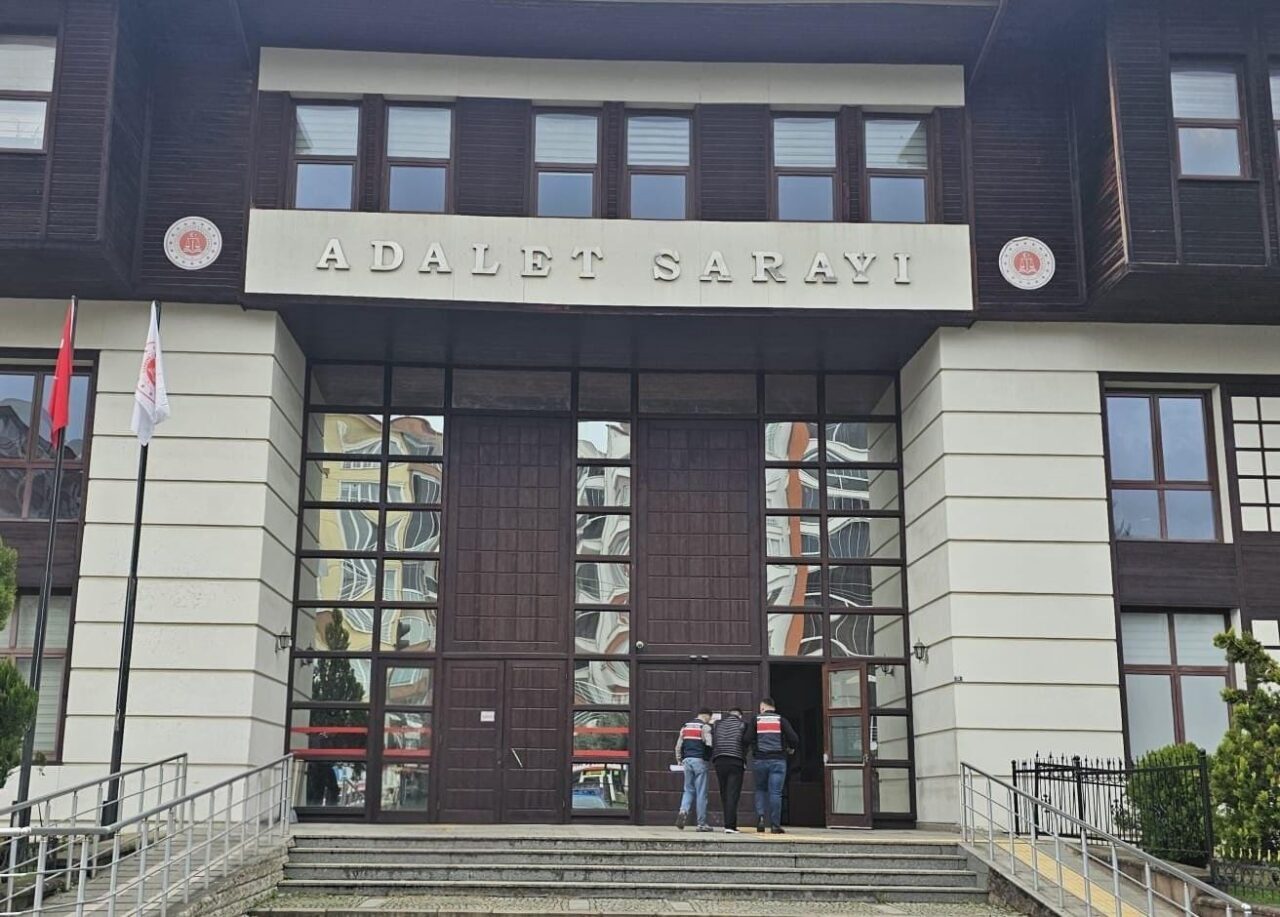 Rize'nin Pazar ilçesinde jandarma ekipleri, 'Uyuşturucu ve Uyarıcı Madde Ticareti