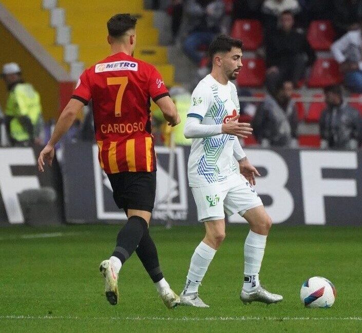 Çaykur Rizespor ve Kayserispor, Süper Lig'de 3 puan için karşılaşacak.