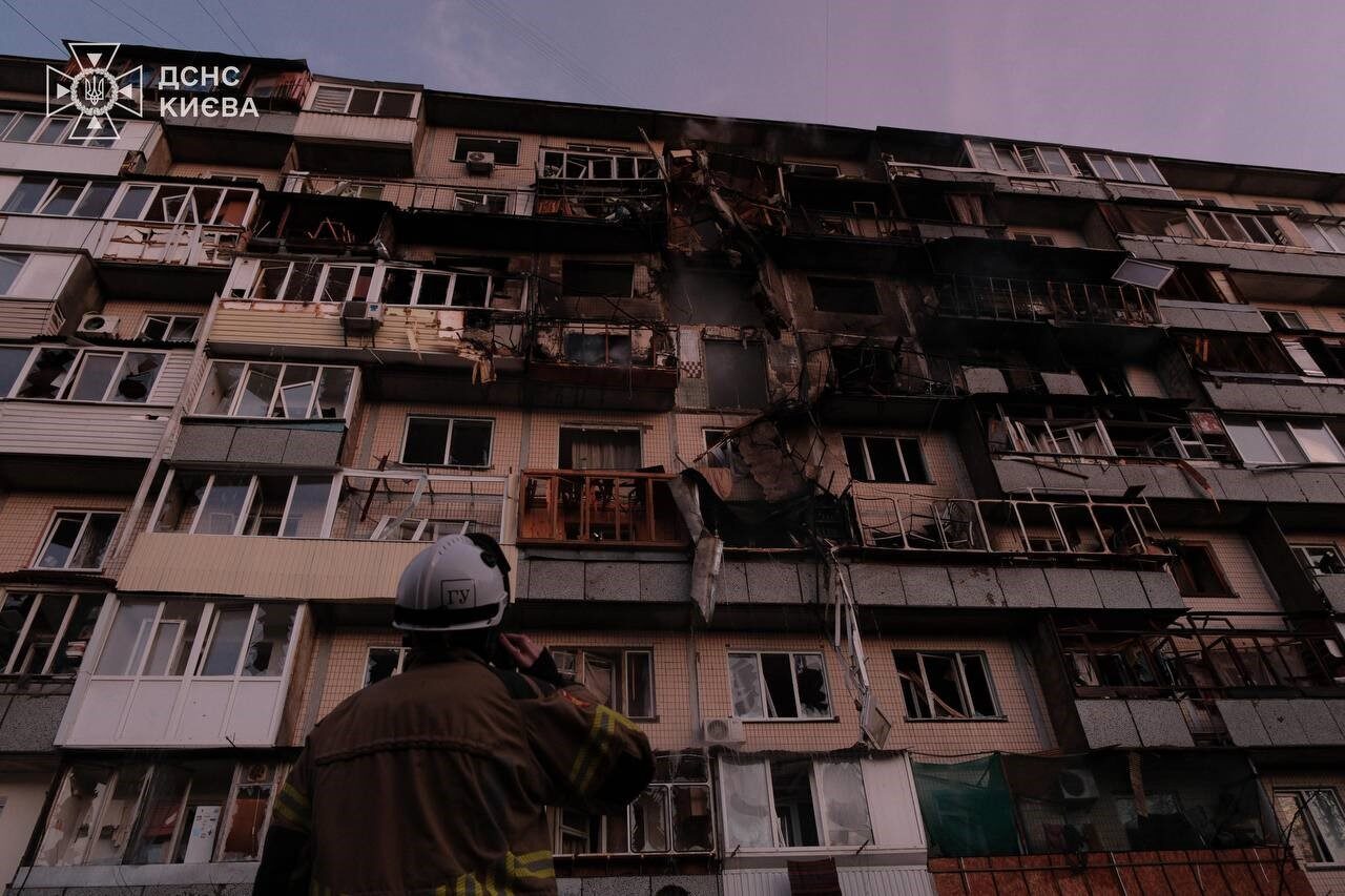 Rus ordusu, Kiev'e düzenlediği füze ve İHA saldırılarında 3 kişinin