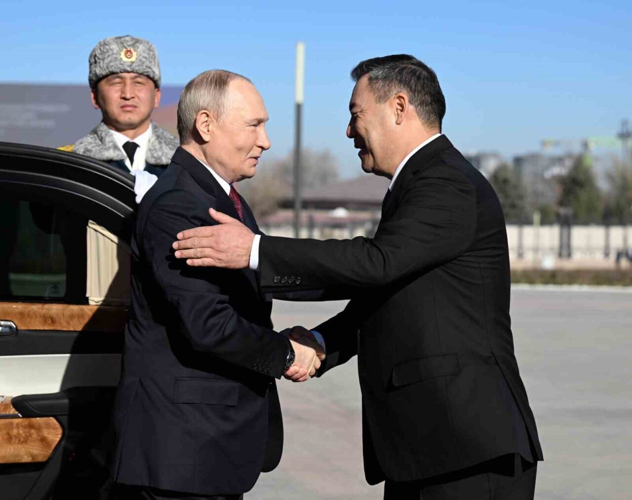 Putin, Kırgızistan’da Resmi Törenle Karşılandı