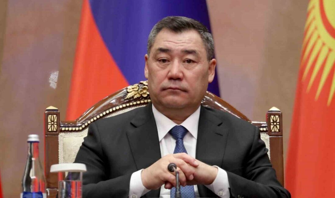 Rusya Devlet Başkanı Vladimir Putin ve Kırgızistan Cumhurbaşkanı Sadır Caparov,