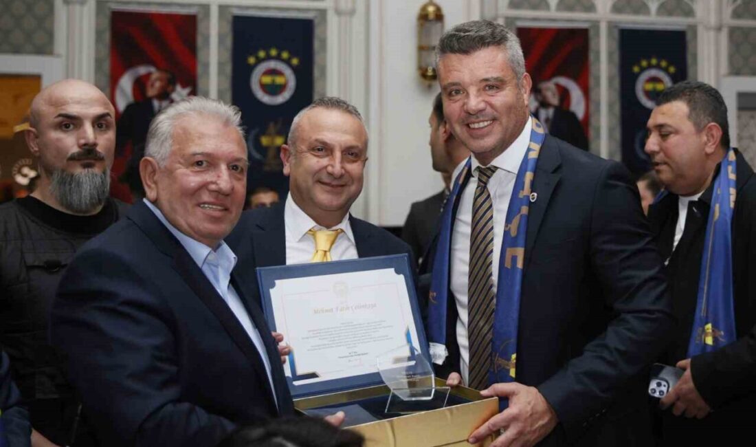 Fenerbahçe Başkanı Sadettin Saran, Hukukçu Fenerbahçeliler Derneği’nin 5. yıl etkinliğinde,