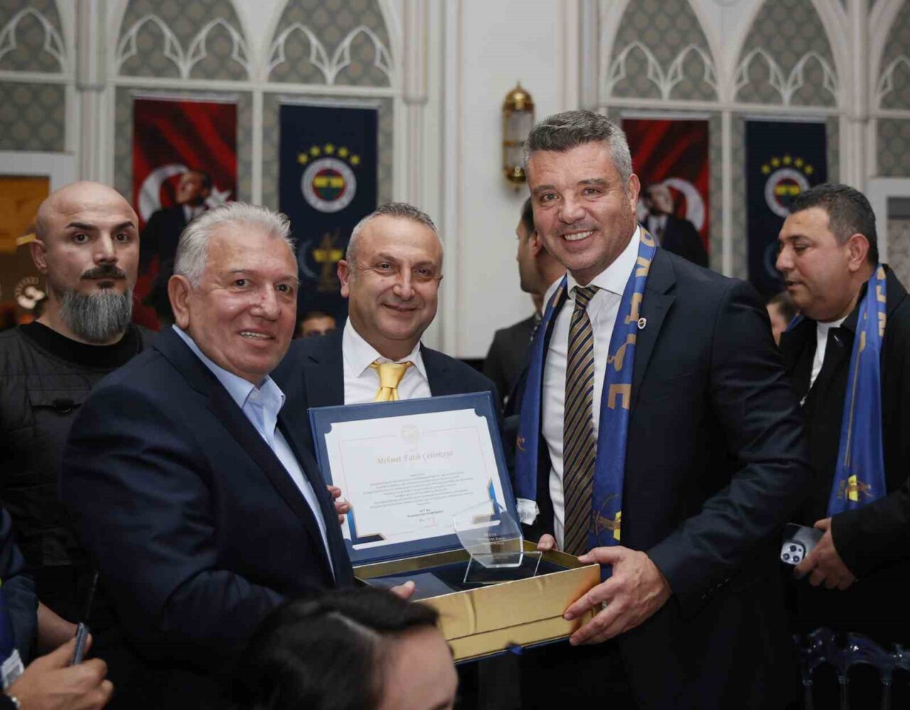 Fenerbahçe Başkanı Sadettin Saran, Hukukçu Fenerbahçeliler Derneği’nin 5. yıl etkinliğinde,