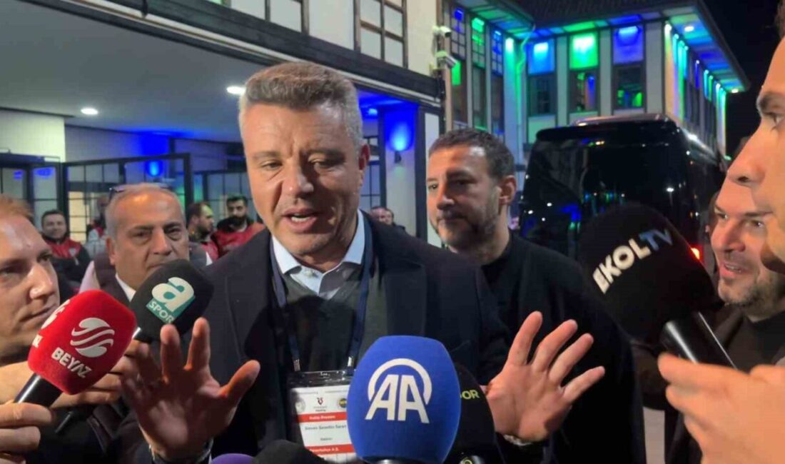 Fenerbahçe'nin Başkanı Sadettin Saran, Çaykur Rizespor'u 5-2 yenmenin ardından taraftarların