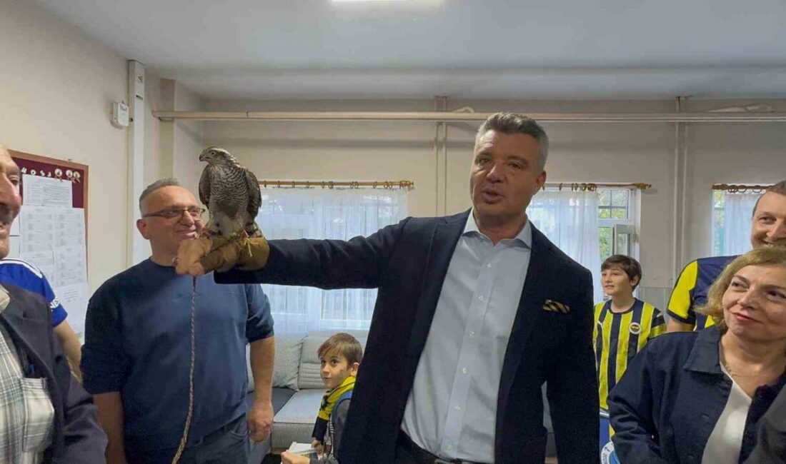 Fenerbahçe Başkanı Sadettin Saran, Çaykur Rizespor maçı öncesi Pazar'da bulunan