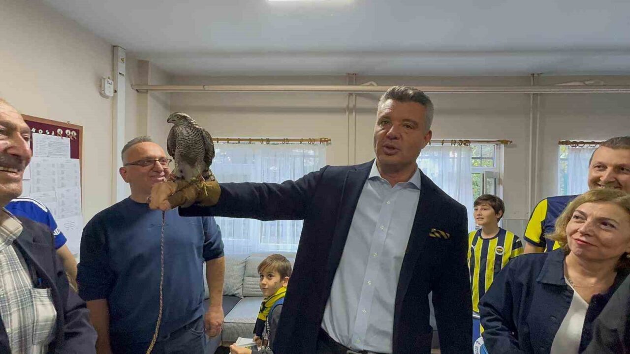 Fenerbahçe Başkanı Sadettin Saran, Çaykur Rizespor maçı öncesi Pazar'da bulunan