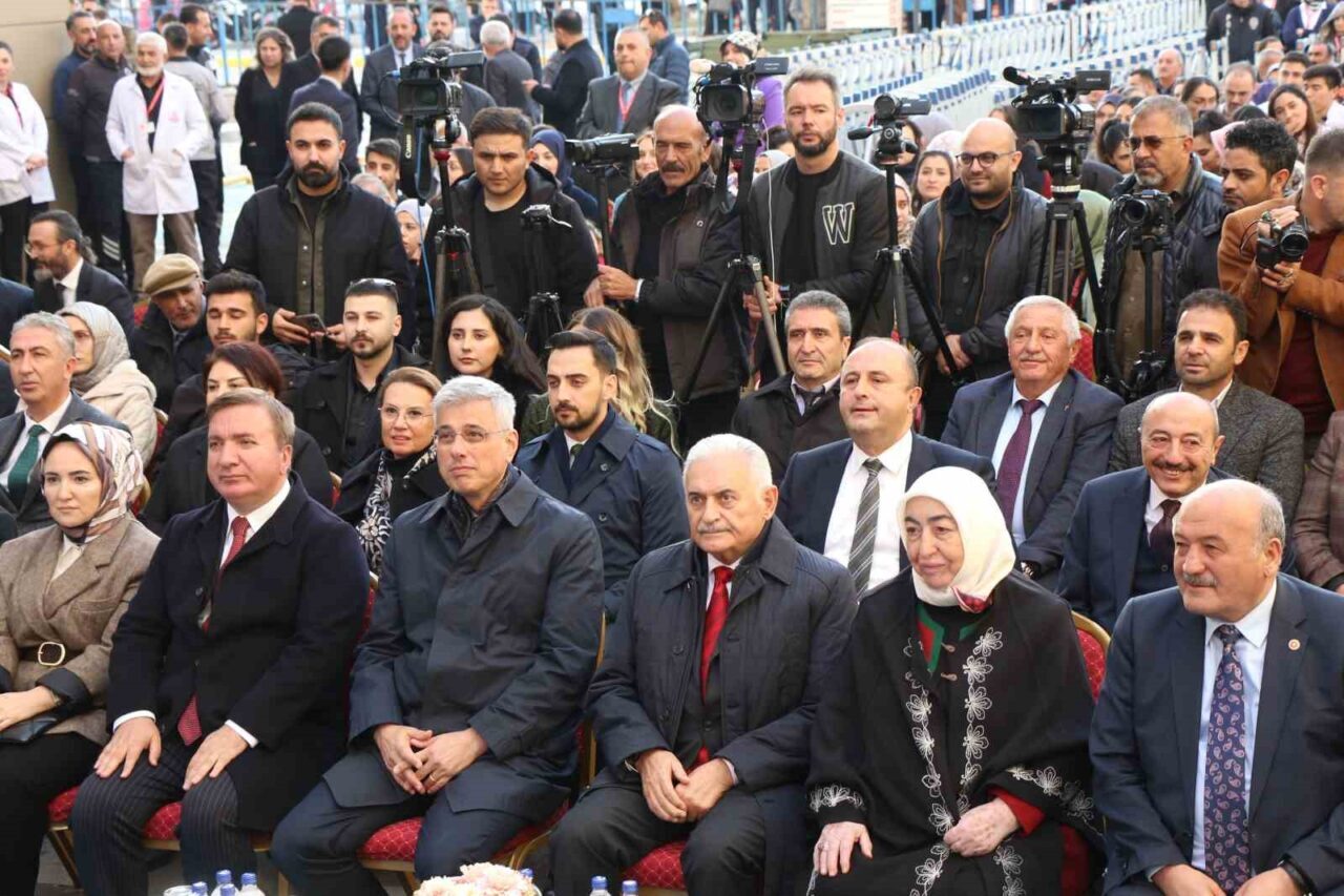 Erzincan’da 500 Yataklı Hastane Açılışı: Sağlık Bakanı Memişoğlu, Türkiye’nin Sağlıkta Dönüşümünü Vurguladı