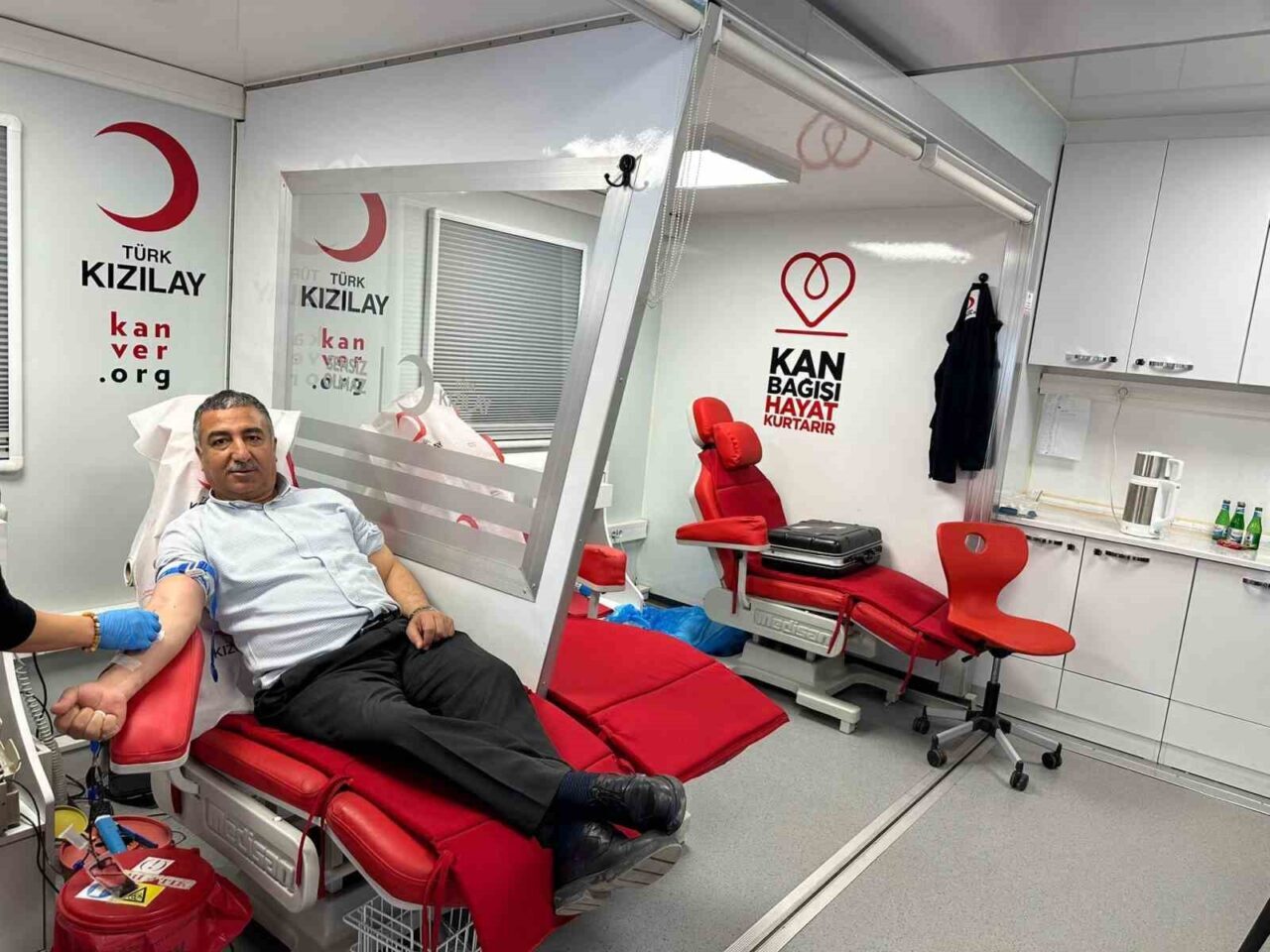 Sağlık-Sen Şırnak Şube Başkanı Sabgatullah Anmal, Kızılay Haftası kapsamında Cizre'de