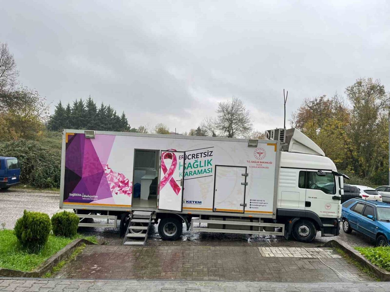 Düzce Sağlık Müdürlüğü, mobil tır ile Bahçeşehir'de kanser taramaları gerçekleştirerek
