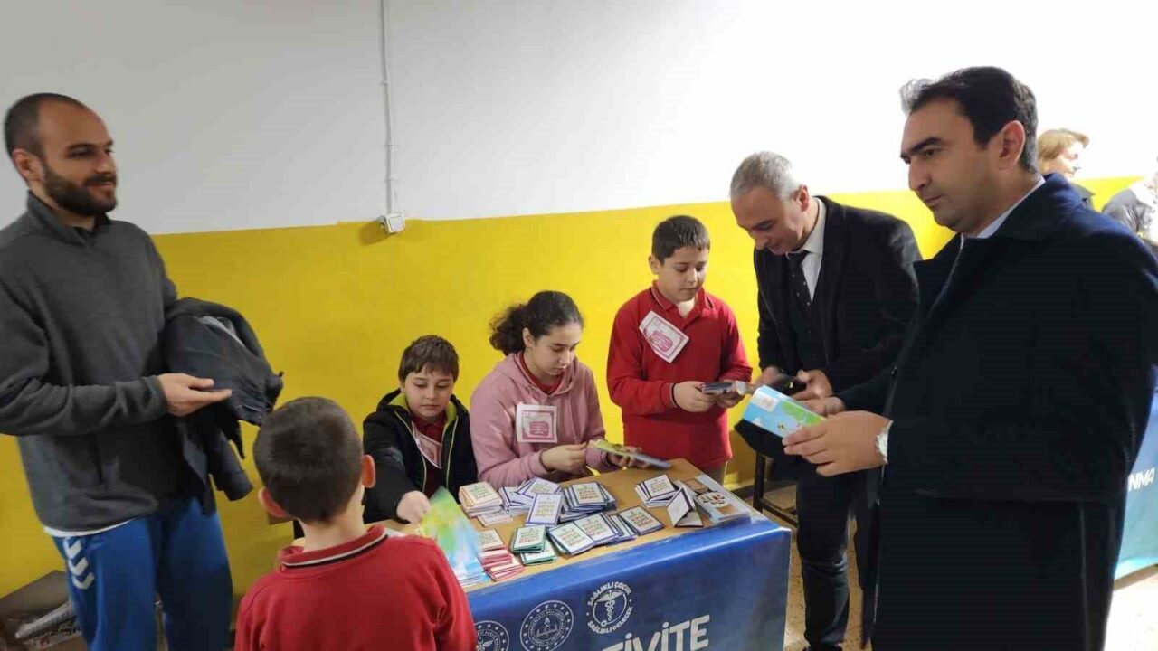 Karabük'te "Sağlıklı Çocuk, Sağlıklı Gelecek" programı Anayasa İlkokulu'nda gerçekleştirildi. İl