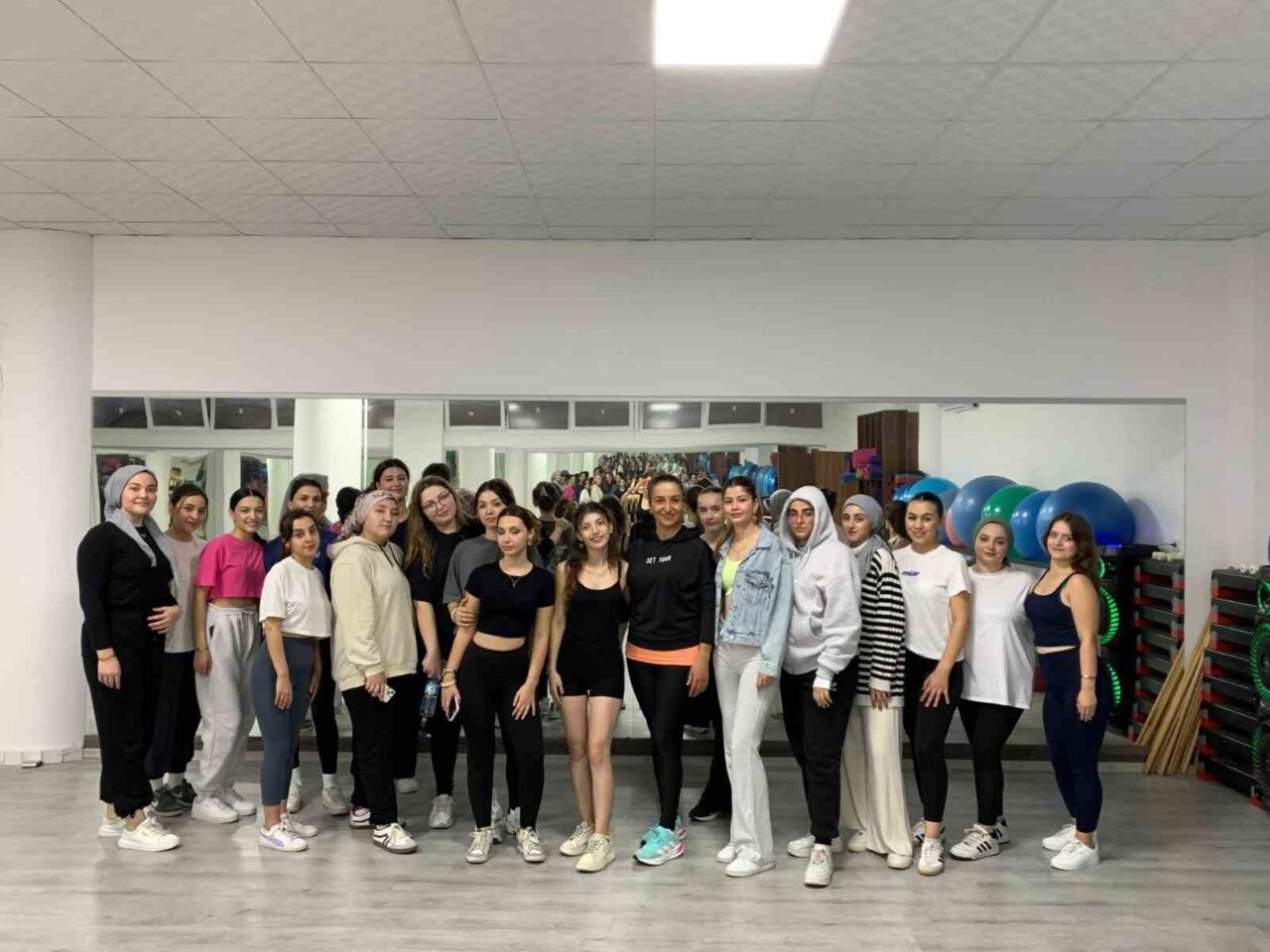 Yenipazar Belediyesi’nin Sağlıklı Yaşam Merkezi, hem kadınlar hem de üniversite