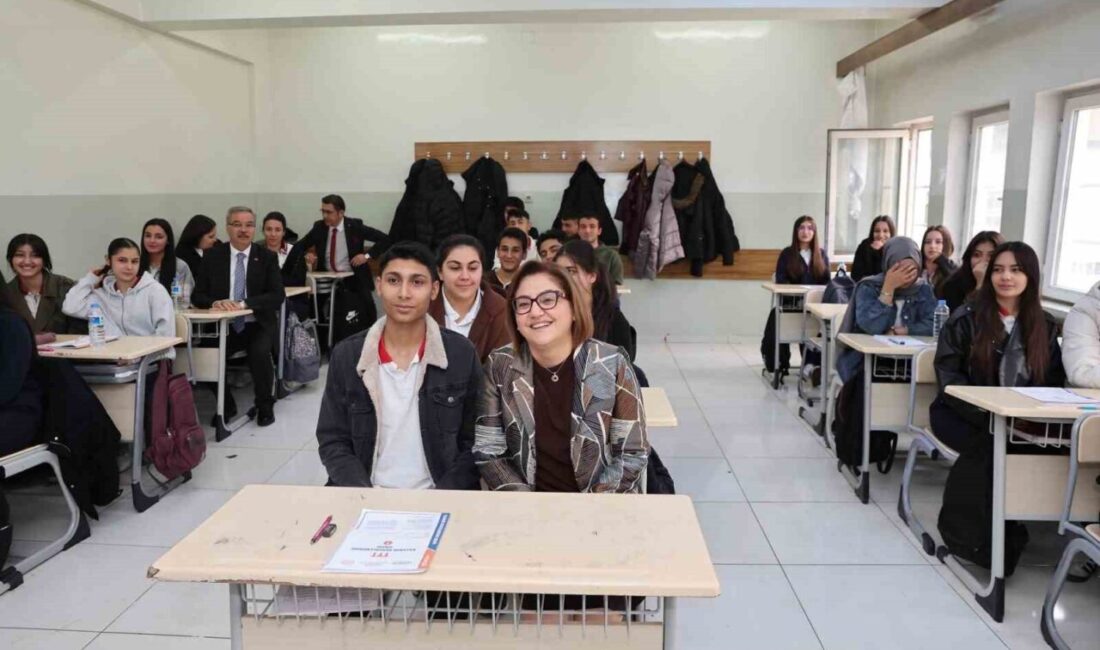 Gaziantep Büyükşehir Belediyesi, LGS ve YKS'ye hazırlanan öğrenciler için deneme
