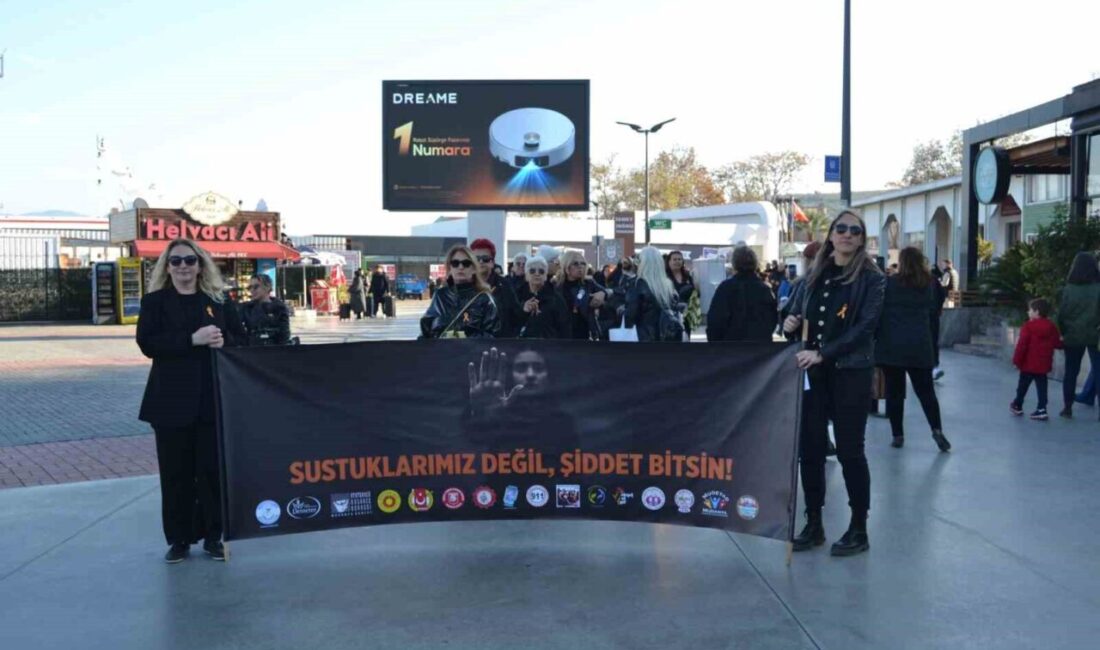Mudanya'da 25 Kasım Kadına Yönelik Şiddetle Mücadele Günü'nde düzenlenen etkinlikte,