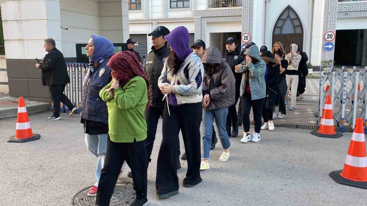 Kocaeli merkezli yapılan operasyonla, sahte bungalov kiralama dolandırıcılığına karışan 11