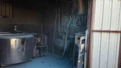 Sakarya'nın Kaynarca ilçesinde M.E.'ye ait süt sağım ünitesinde çıkan yangında