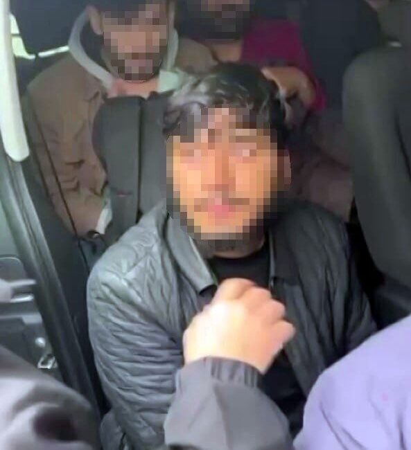 Sakarya'da gerçekleştirilen operasyonda polis, göçmen kaçakçılığına müdahale ederek 13 düzensiz