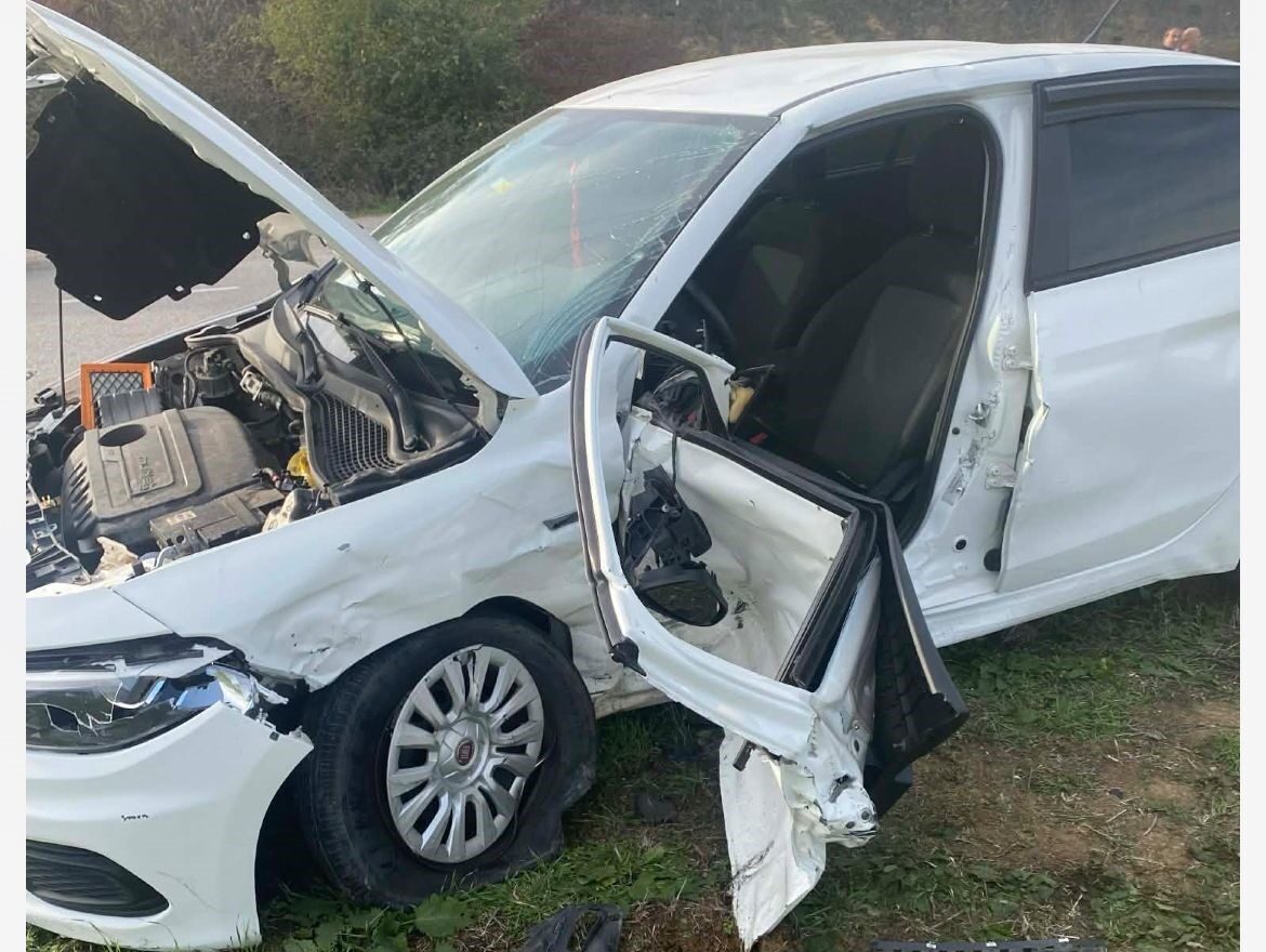 Sakarya'nın Kaynarca ilçesinde meydana gelen trafik kazasında, H.T. ve E.T.