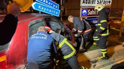 Sakarya’nın Karasu ilçesinde iki otomobilin çarpışması sonucu 5 kişi yaralandı.