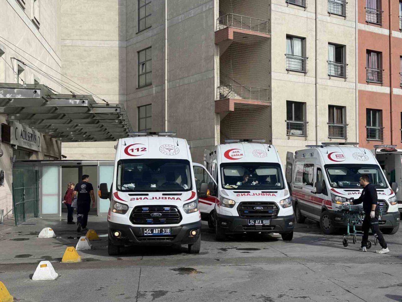 Sakarya'nın Serdivan ilçesindeki bir kız öğrenci yurdunda 23 öğrenci, yedikleri