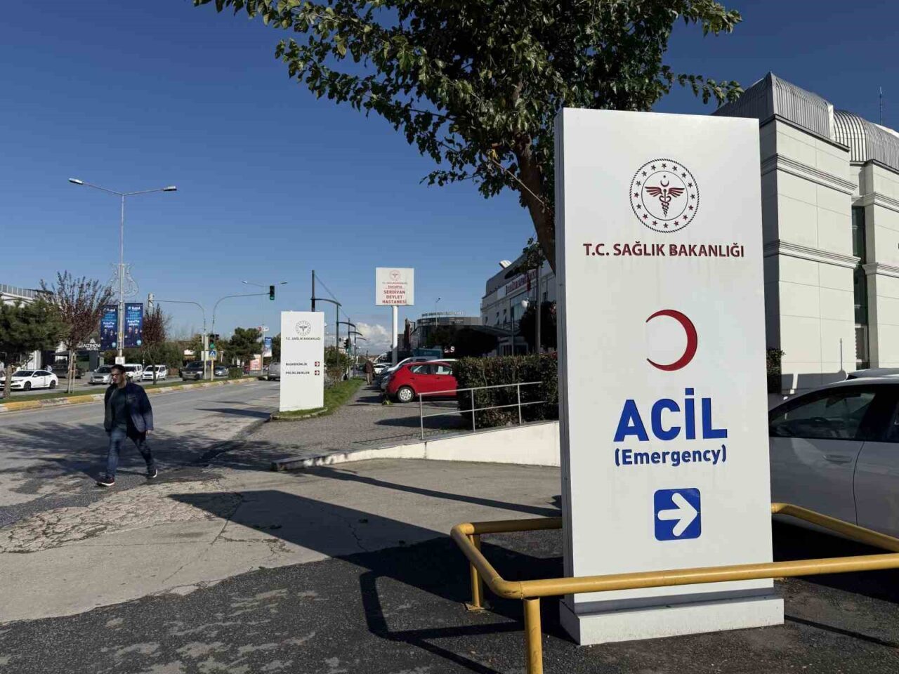 Sakarya'nın Serdivan ilçesindeki bir kız öğrenci yurdunda, dışarıdan yenilen tavuk