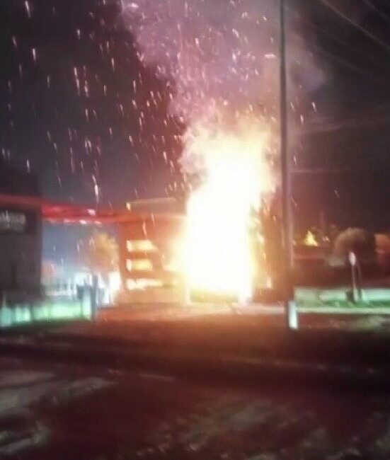 Kaynarca İhtisas Organize Sanayi Bölgesi’nde Trafo Patladı, Yangın Kontrol Altına Alındı Sakarya'nın Kaynarca ilçesindeki Mobilya İhtisas Organize Sanayi Bölgesi girişinde bir