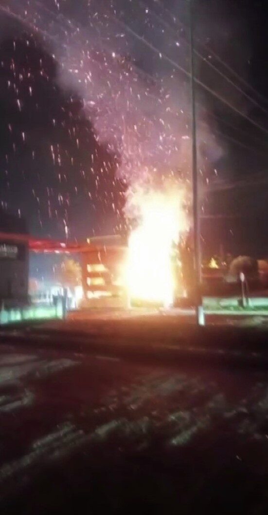 Sakarya'nın Kaynarca ilçesindeki Mobilya İhtisas Organize Sanayi Bölgesi girişinde bir