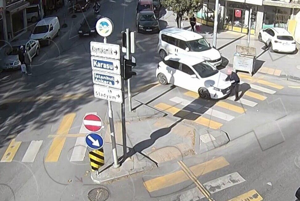 Sakarya’da Ekim Ayında Üç Ayrı Trafik Kazası Dikkatsizlik Ve Kural İhlalleri Nedeniyle Gerçekleşti Sakarya'da Ekim ayında yaşanan 3 trafik kazası, dikkatsizlik ve kural