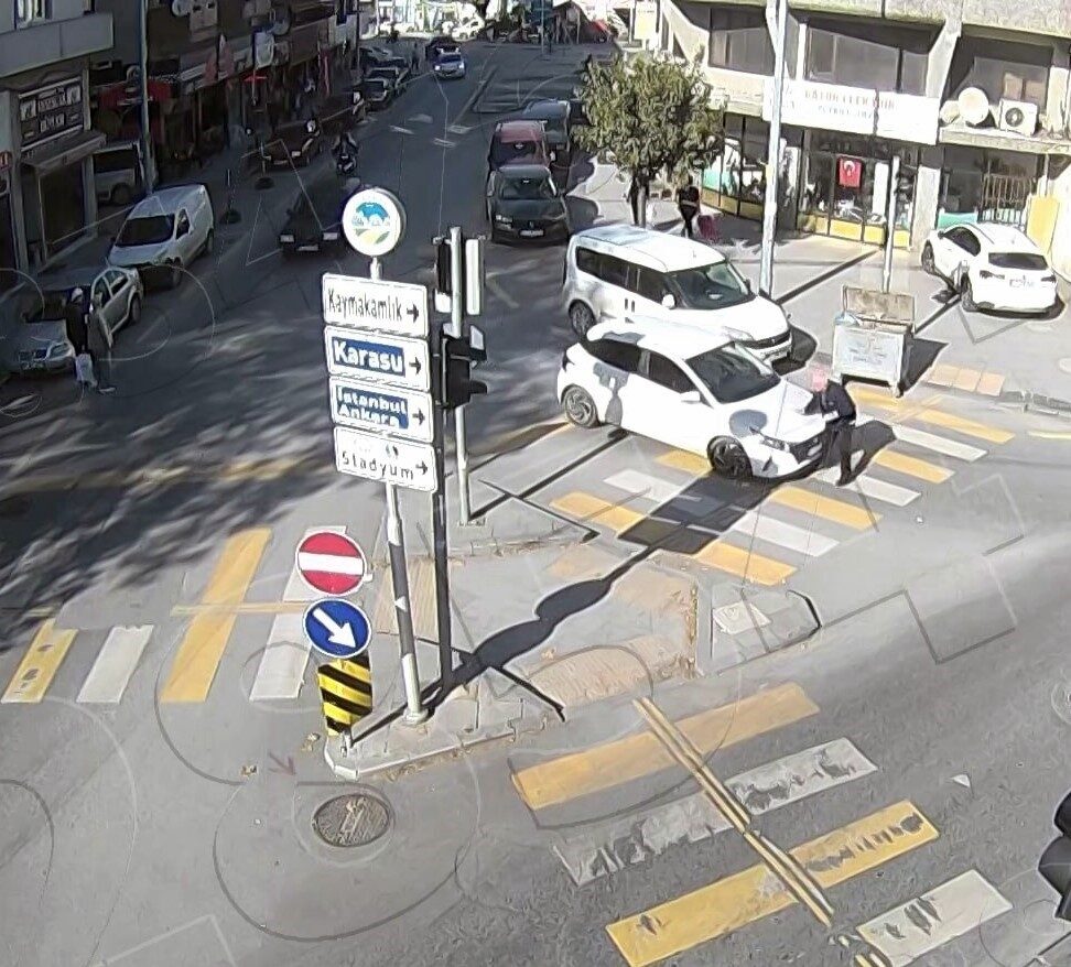 Sakarya'da Ekim ayında yaşanan 3 trafik kazası, dikkatsizlik ve kural