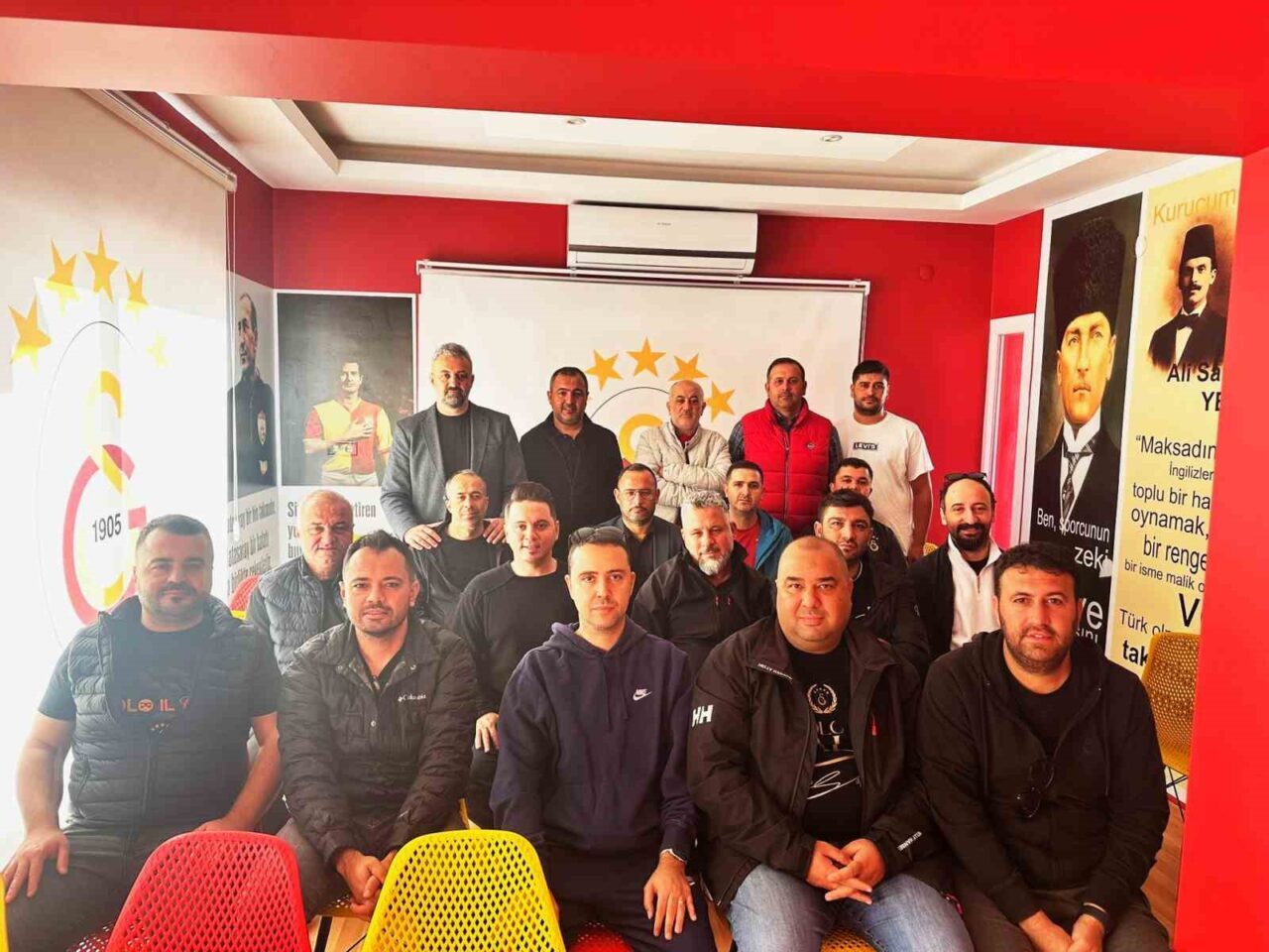 Manisa'nın Salihli ilçesindeki Galatasaray Taraftarları Derneği'nin Olağan Genel Kurulu'nda Uğur