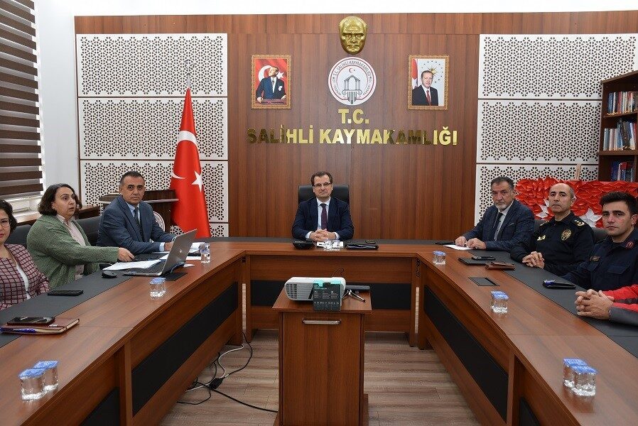 Manisa'nın Salihli ilçesinde kış mevsimi hazırlıkları, Kaymakam Ali Güldoğan'ın başkanlığında