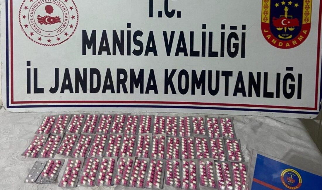 Manisa'nın Salihli ilçesinde jandarma, zehir tacirine yönelik operasyon düzenledi. M.K.