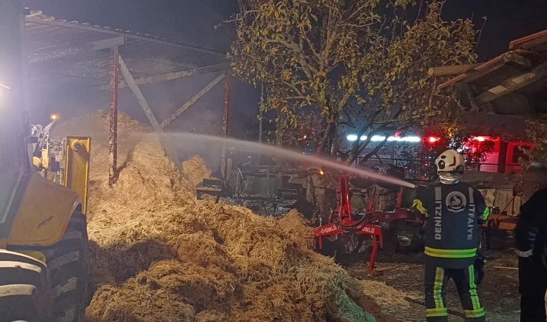 Denizli'nin Çal ilçesi, İsabey Mahallesi'nde bir evin samanlığında çıkan yangın,
